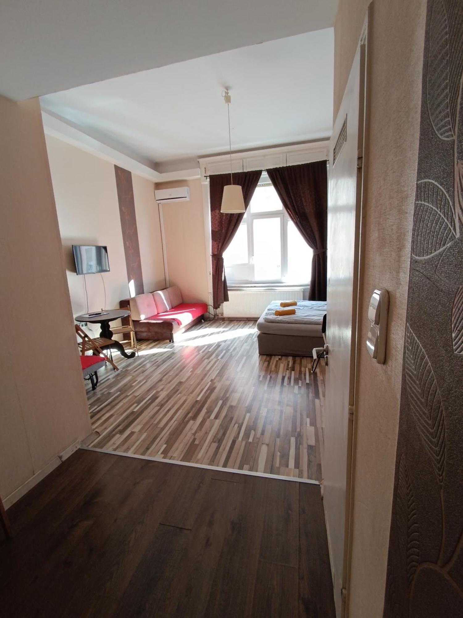 ลิคเท่นสไตน์ อพาร์ตเมนต์ บูดาเปสต์ Apartment ภายนอก รูปภาพ